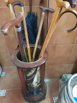 Set de 5 Bastones con Paragüero