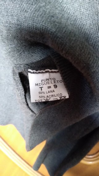 Jersey gris de hombre.