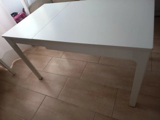 Mesa Extraíble Blanca con Sobre de Cristal