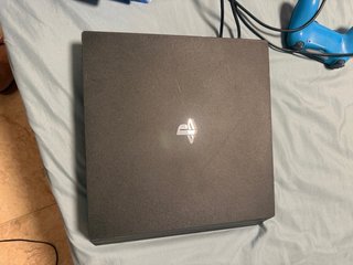 PS4 Slim (PlayStation 4) con 2 mandos y 3 juegos