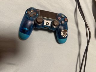 PS4 Slim (PlayStation 4) con 2 mandos y 3 juegos