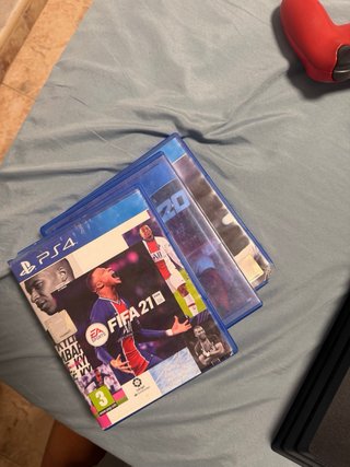 PS4 Slim (PlayStation 4) con 2 mandos y 3 juegos