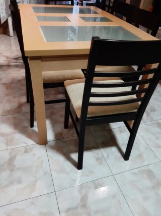 Mesa comedor con 5 sillas