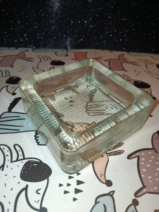 Cenicero antiguo de cristal