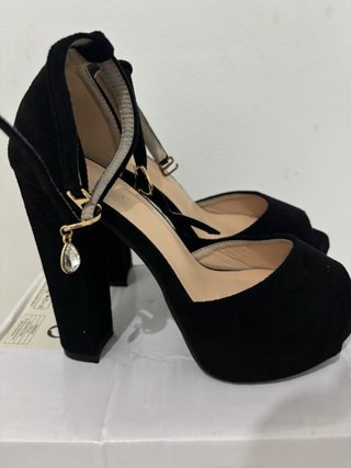 Zapatos de tacón negros con plataforma