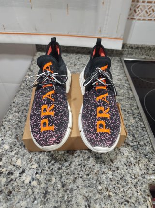 Zapatillas Prada Negras y Rosas