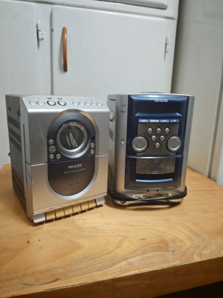 Lote 2 Minicadenas Philips y Aiwa (ap altavoces)