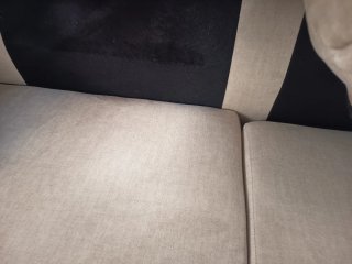 Sofá de dos plazas beige