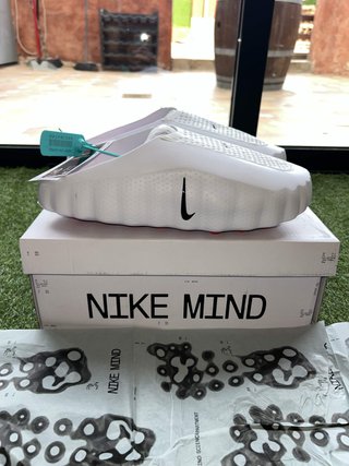 Nike Mind 001 Blancas y Rojas