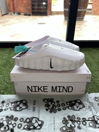 Nike Mind 001 Blancas y Rojas