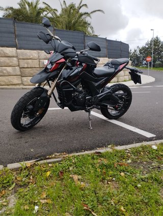 Moto Zontes U1-125 Negra y roja