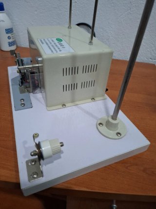 Máquina hacer de canillas.