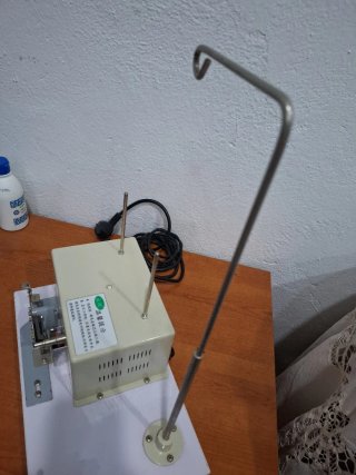 Máquina hacer de canillas.