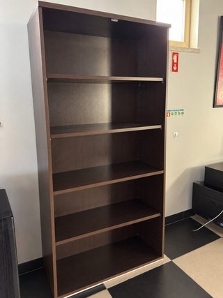 Estantería de oficina madera oscura