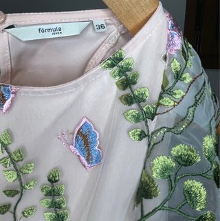 Vestido Largo Tul Bordado Floral Mariposa