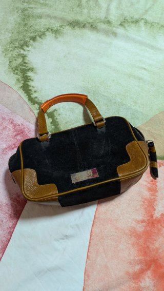 Bolso de mano negro y marrón