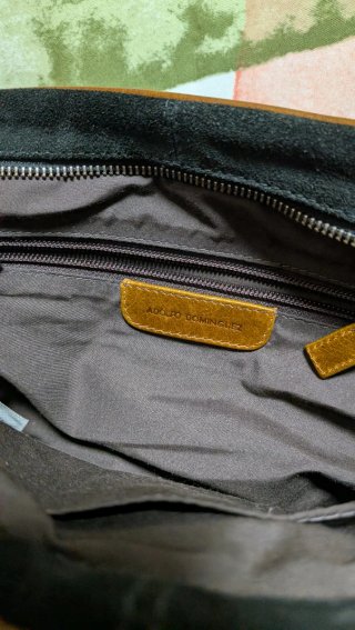 Bolso de mano negro y marrón