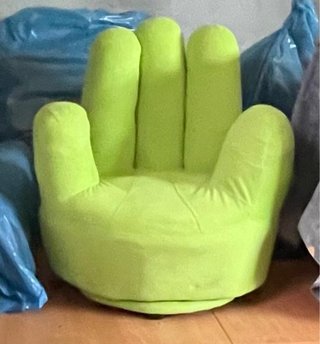 Sillón infantil mano verde