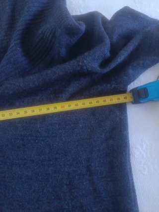 Vestido de punto gris con bufanda