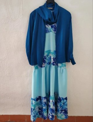 Elegante Conjunto de Vestido y Camisa a Juego