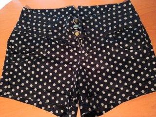Pantalón corto de lunares