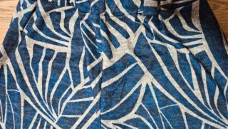 Pantalón recto estampado azul y gris