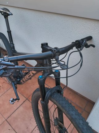 Bicicleta Trek Supercaliber con ruedas Kovee RSL