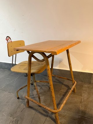 Mesa y Silla de Pupitre Escolar Vintage