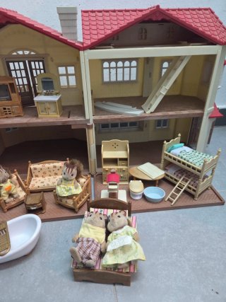 Casa Sylvanian Families con accesorios