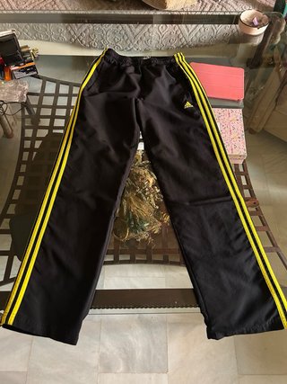 Chaqueta Adidas Negra y Amarilla