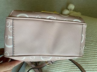 Mochila Guess Rosa y Dorada