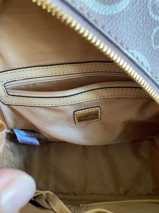 Mochila Guess Rosa y Dorada