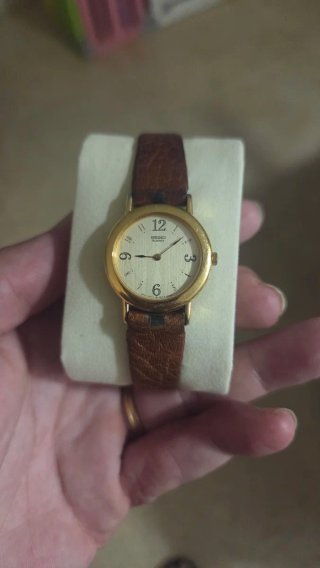 Reloj Seiko Quartz Mujer Dorado Marrón