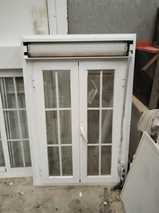 Ventana de Aluminio con Persiana