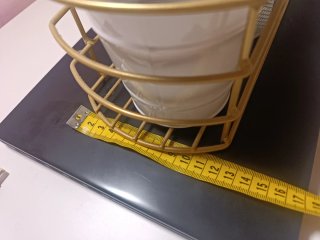 Organizador de escritorio dorado con cubos