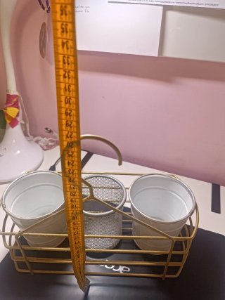 Organizador de escritorio dorado con cubos