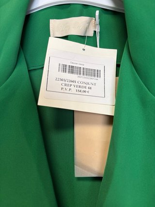 Traje de mujer verde