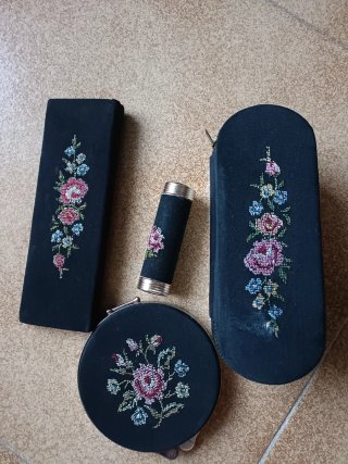 Set vintage ricamato