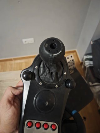 Volante de carreras Logitech G con diseño estiliza