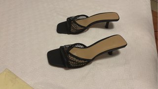Zapatillas negras de malla para mujer