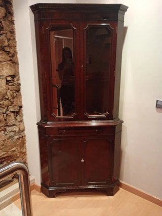 URGENTE vendo mueble bar de madera y vitrina luz