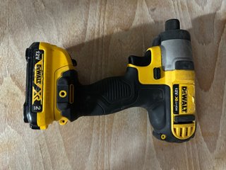 Taladro Atornillador percutor Dewalt 12V XR