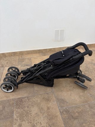 Sillita de paseo Cybex negra, modelo topaz
