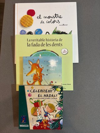 Lote de 4 libros / cuentos infantiles en catalán.