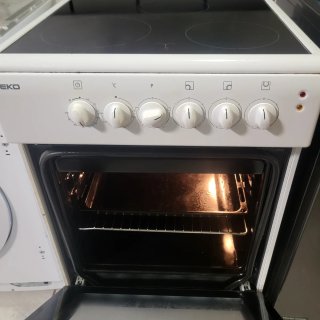 Cocina Beko con Horno y 3 Fuegos