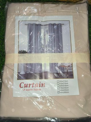 Pareja de Cortinas Rojas con Ojales