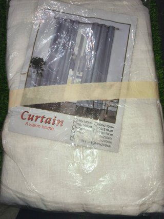 Pareja de Cortinas Rojas con Ojales