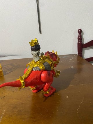 Dinosaurio Treasure X Rojo con Guerrero Dorado