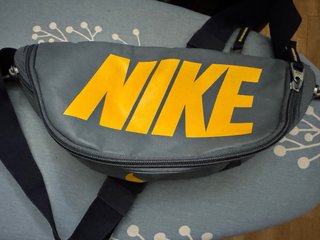 Riñonera Nike Gris y Amarilla