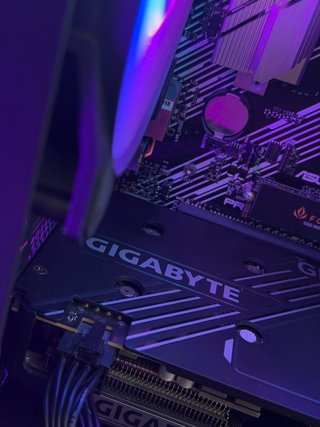 PC Gaming RTX 5060 + 7 5800X + 32GB GARANTIA 1 AÑO